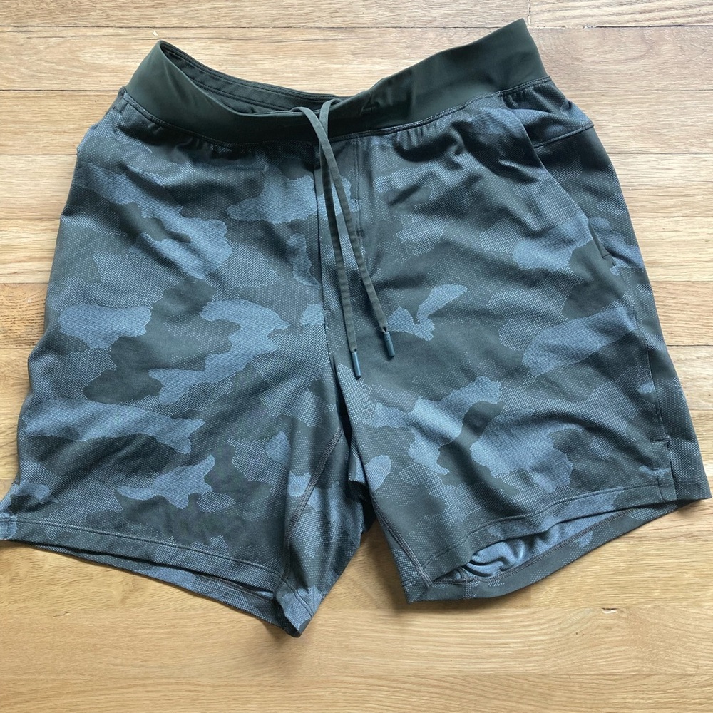Lululemon men’s T.H.E linerless short 9” - Picture 2 of 11